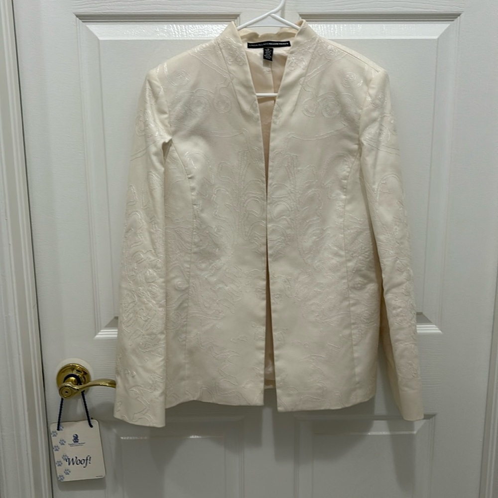 Ellen Tracy Linda Allard Jacket is like new and is just beautiful